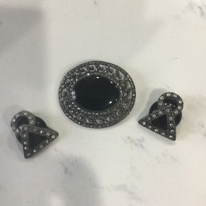 VTG Marcasite & Onyx Sterling Silver brooch with matching clip earrings.…